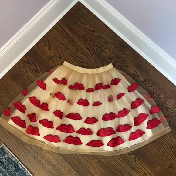 Iconic Alice and Olivia lip skirt tulle embroidered kisses - Picture 3 of 8